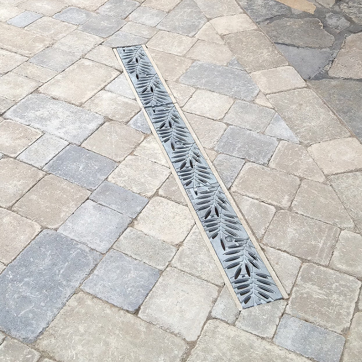 Locust Cast Iron Channel Drain Grate 494 x 125mm (20 x 5 Inch)