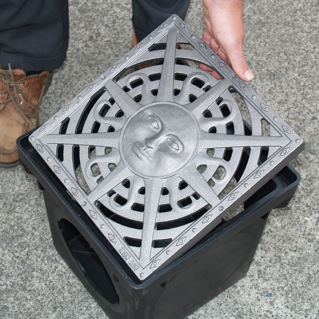 Sun Cast Iron Square Gully Cover 297mm (12 Inch)