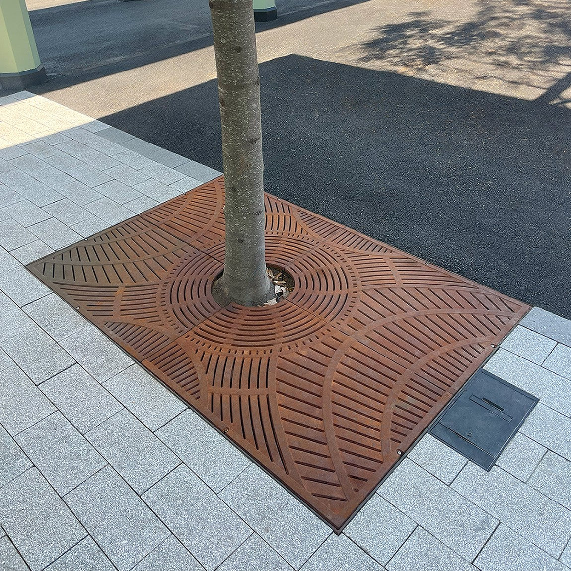 Arizona Cast Iron Tree Grate 1826 x 1216mm Heel Proof (72 x 48 Inch)