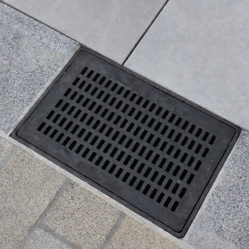 Street Cast Iron Gully/Manhole Cover 478mm x 302mm (19 Inch)