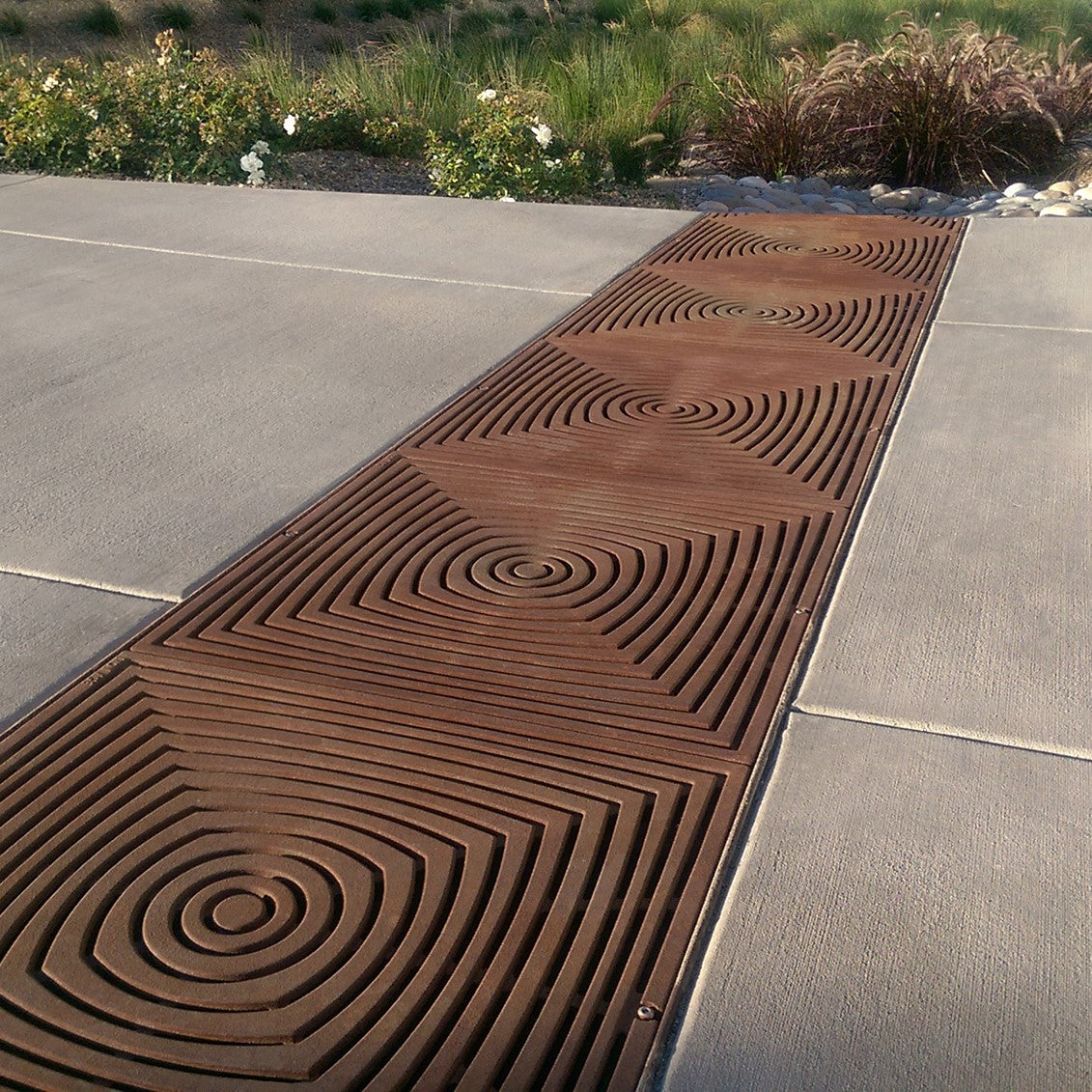 Divisadero PEDESTRIAN LOAD ONLY Cast Iron Square Gully Cover 605mm Heel Proof (24 Inch)