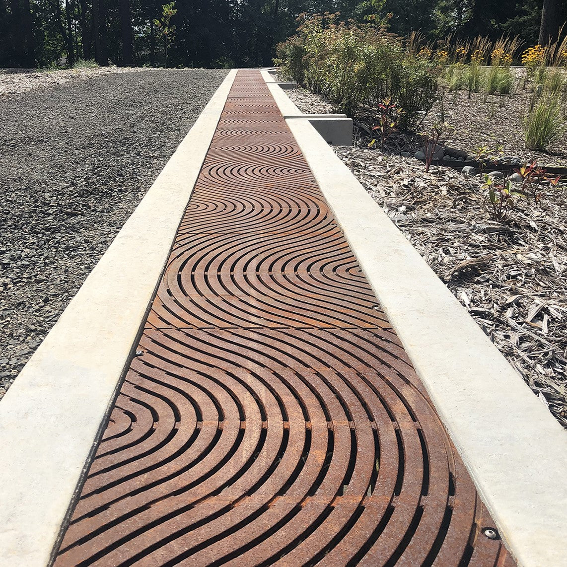 Ground Swell Heavy Duty Cast Iron Channel Drain Grate 633 x 456mm Heel Proof (25 x 18 Inch)