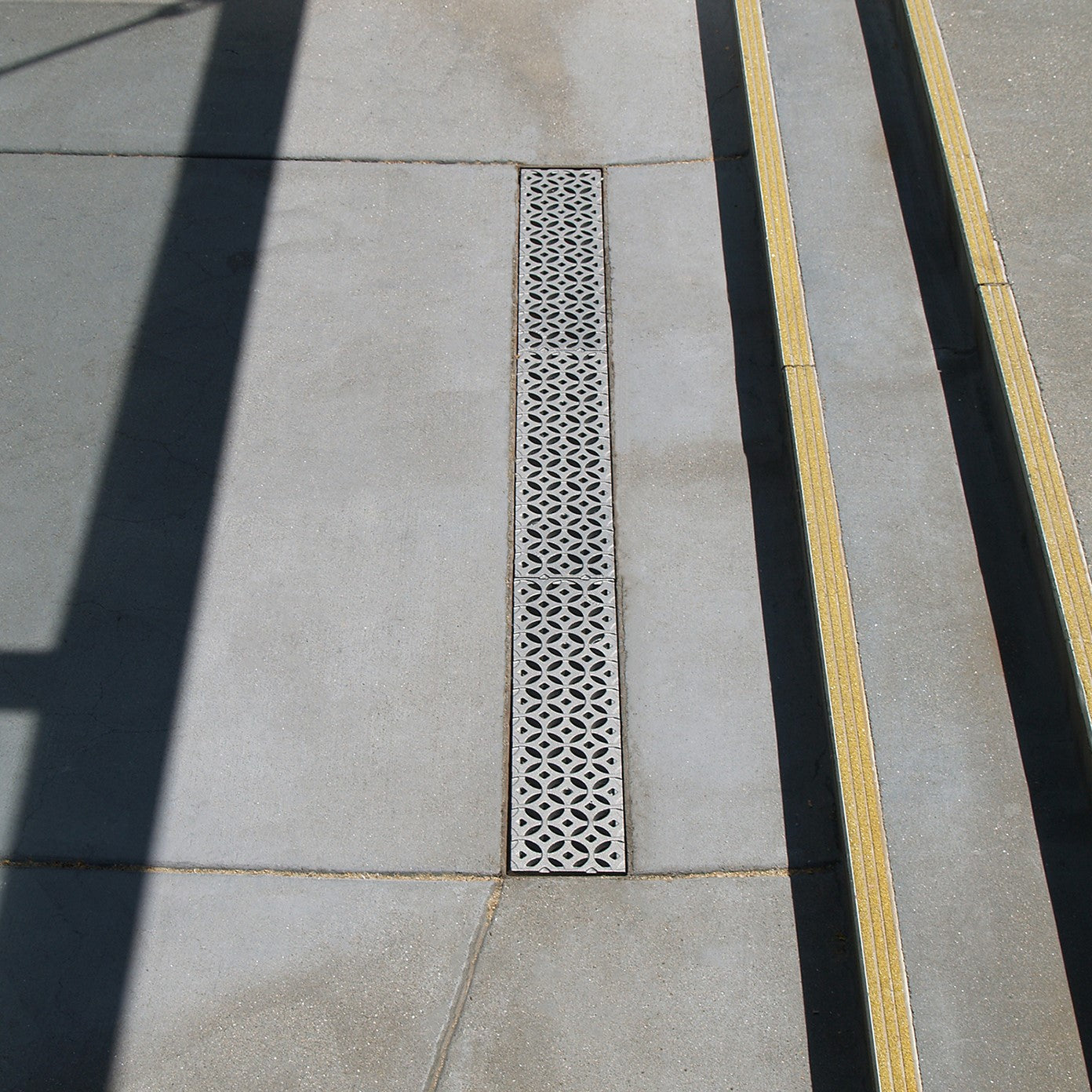 Interlaken Cast Iron Channel Drain Grate 608 x 149mm (24 x 6 Inch)