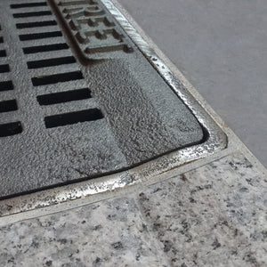 Couvercle de caniveau carré en fonte Locust, 295 mm, résistant aux talons (12 pouces)