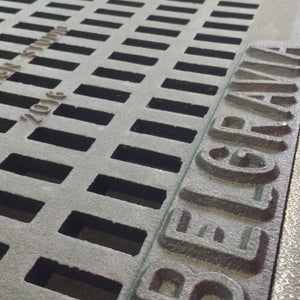 Couvercle de caniveau carré en fonte Locust, 295 mm, résistant aux talons (12 pouces)