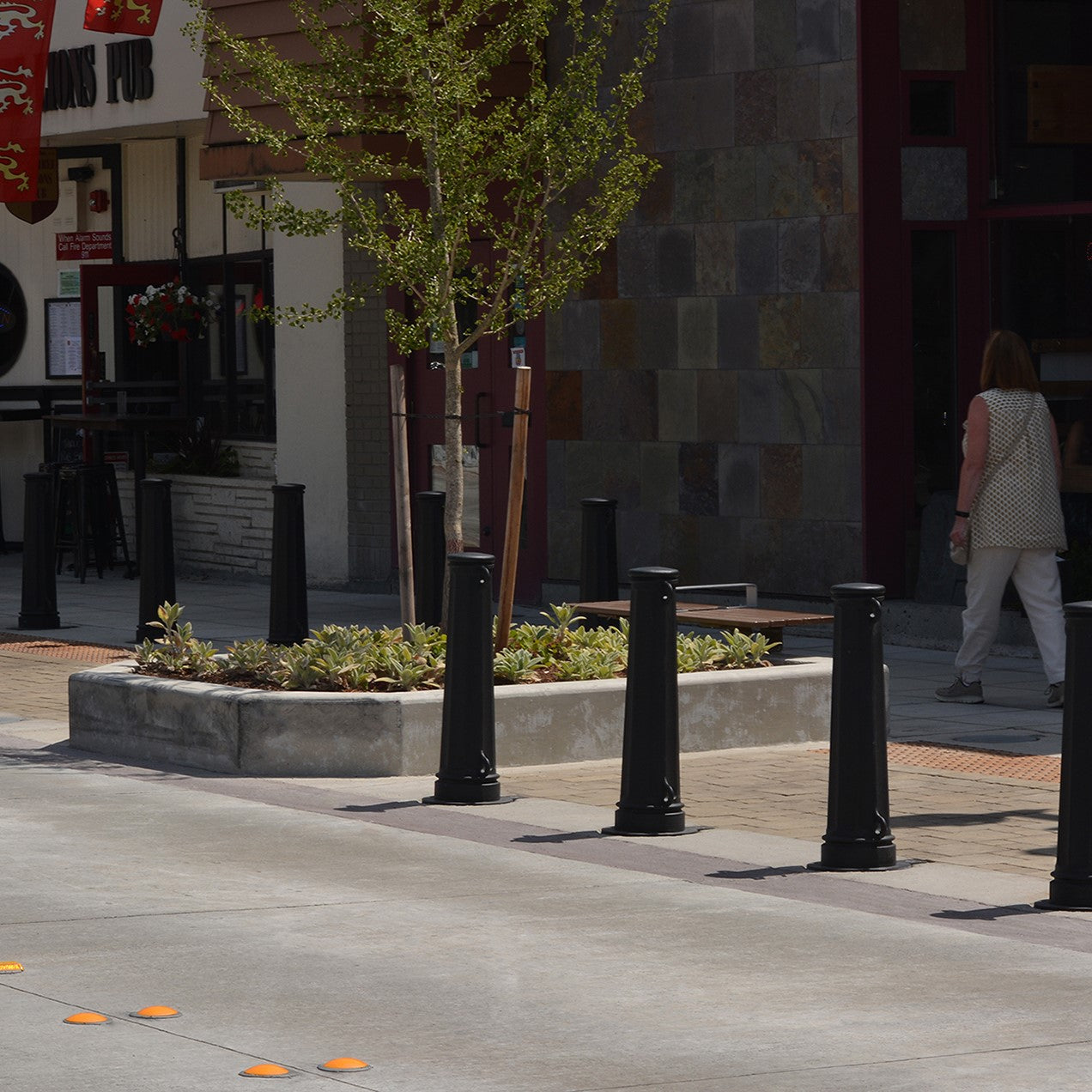 Main Street Cast Aluminium Bollard 895 x 241mm (35 Inch)