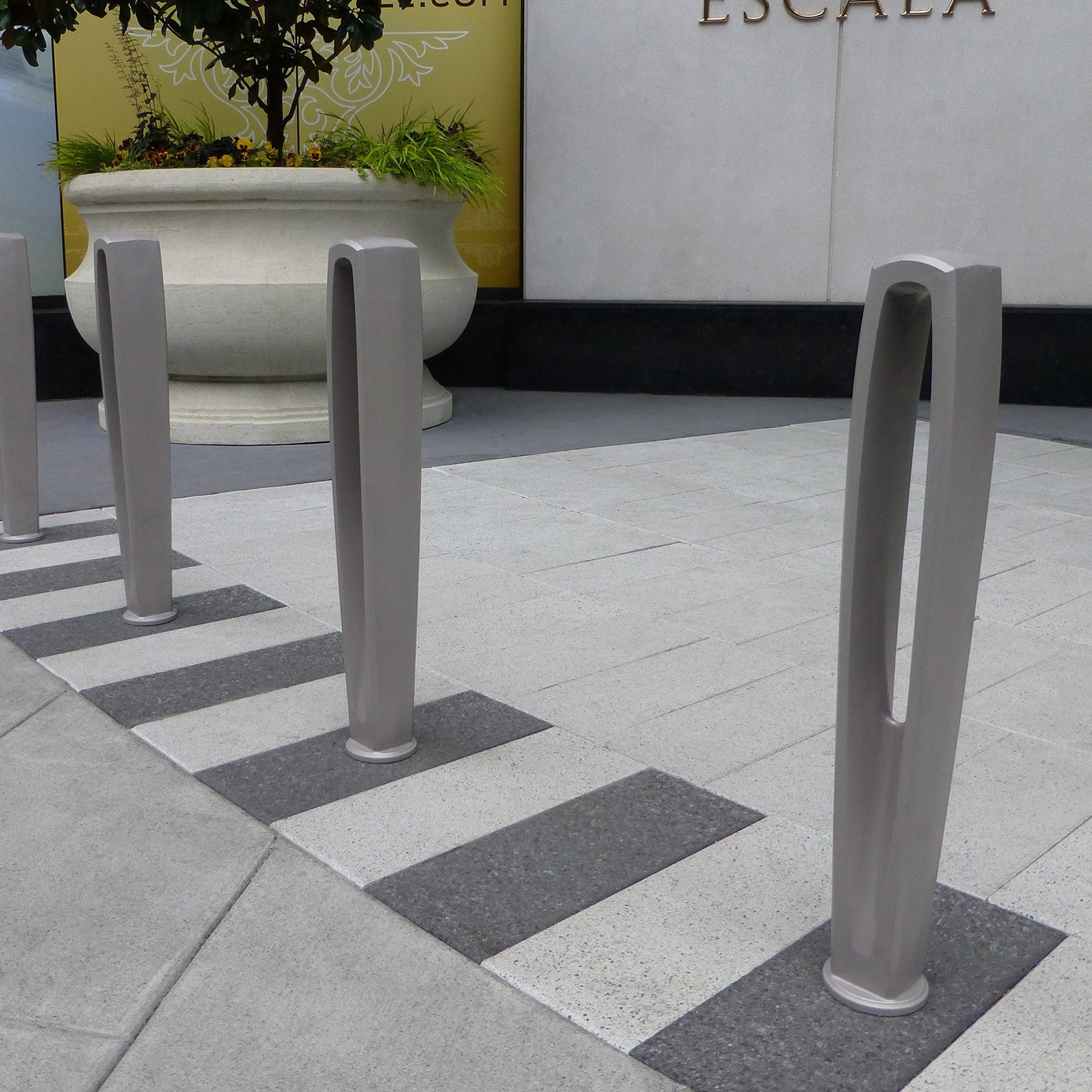 Needle Cast Aluminium Bollard 864 x 124mm (34 Inch)