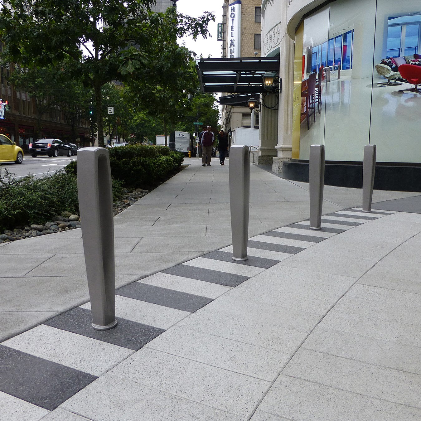 Needle Cast Aluminium Bollard 864 x 124mm (34 Inch)