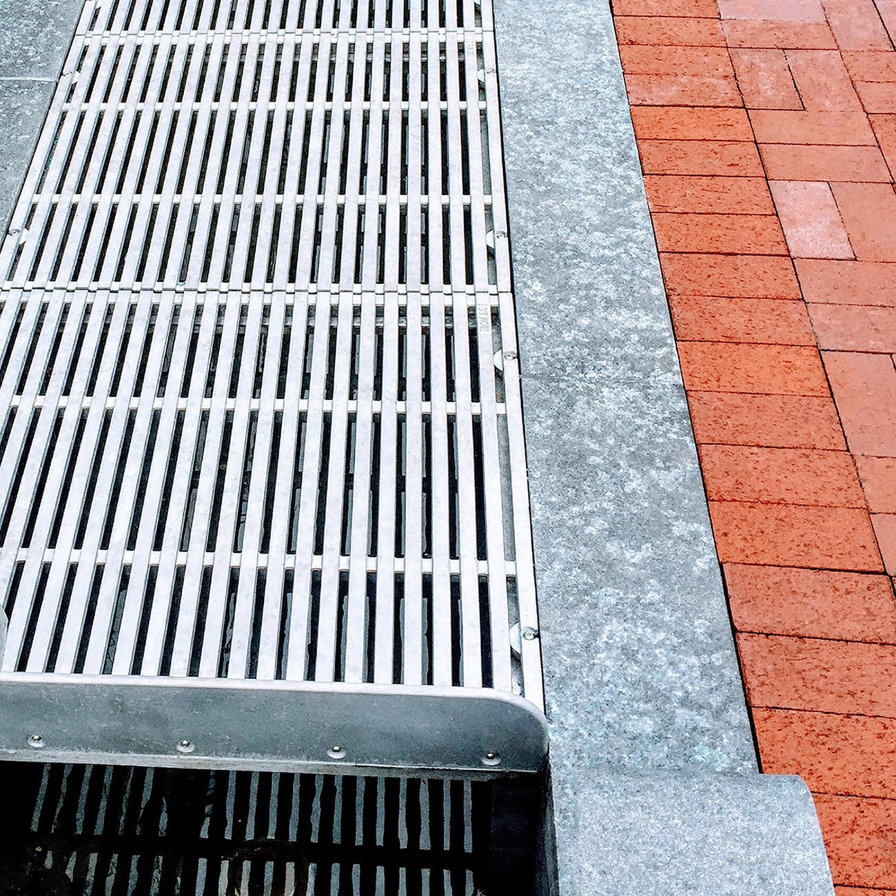Que Cast Iron Channel Drain Grate 838 x 762mm (33 x 30 Inch)