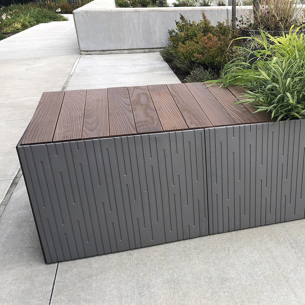 Rain Cast Ductile Iron Planter Box 610 x 457mm (24 x 18 Inch)